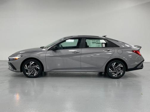 2025 Hyundai ELANTRA HEV SEL Sport