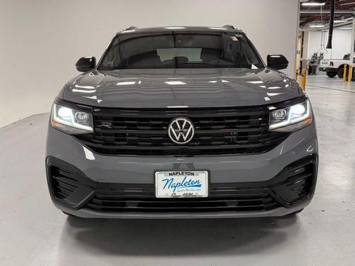 2022 Volkswagen Atlas Cross Sport 2.0T SEL R-Line Black