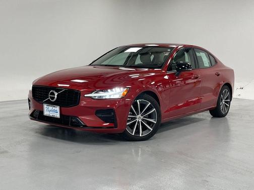 2022 Volvo S60 B5 Momentum
