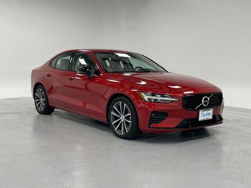 2022 Volvo S60 B5 Momentum