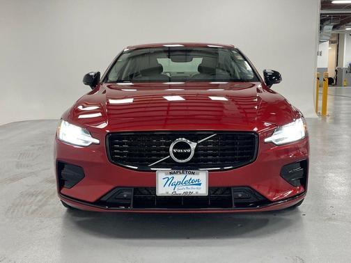 2022 Volvo S60 B5 Momentum