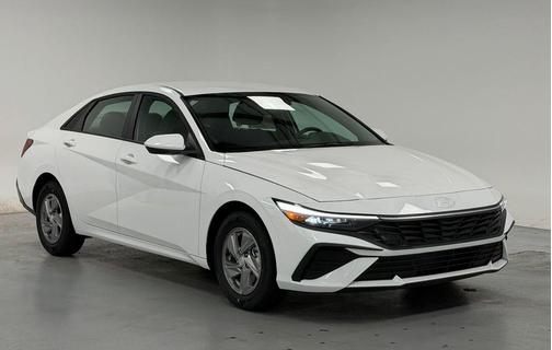 2026 Hyundai ELANTRA SE