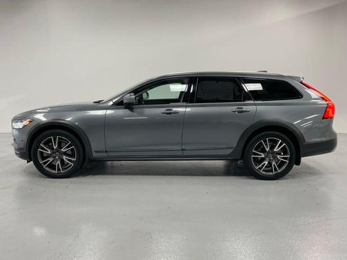 2017 Volvo V90 Cross Country T6