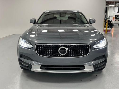 2017 Volvo V90 Cross Country T6
