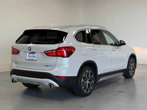 White Metallic 2022 BMW X1 xDrive28i