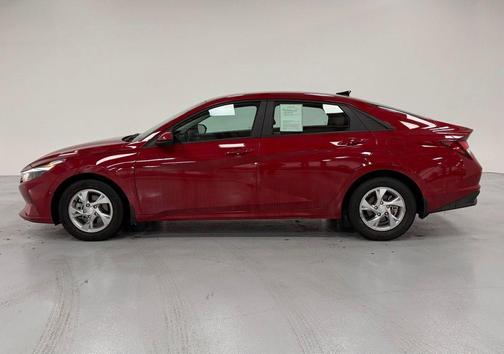 2022 Hyundai ELANTRA SE