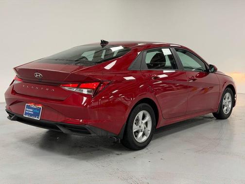 2022 Hyundai ELANTRA SE
