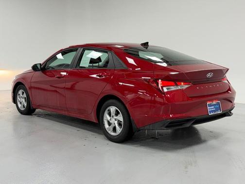 2022 Hyundai ELANTRA SE