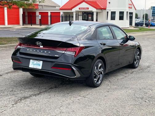 2025 Hyundai ELANTRA HEV SEL Sport