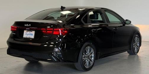 Aurora Black Pearl 2023 Kia Forte GT-Line