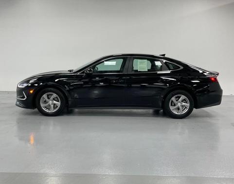 2022 Hyundai SONATA SE