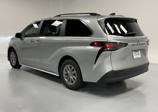 2023 Toyota Sienna LE