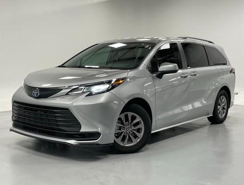 2023 Toyota Sienna LE