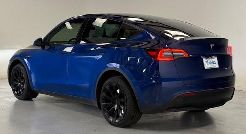 Blue 2022 Tesla Model Y Long Range