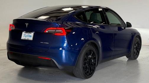 Blue 2022 Tesla Model Y Long Range