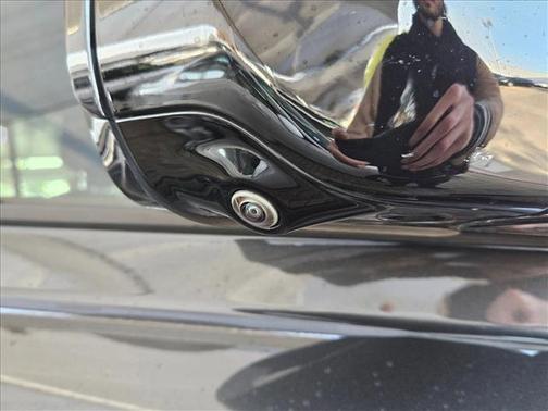 2024 Land Rover Defender 110 P400 X-Dynamic SE