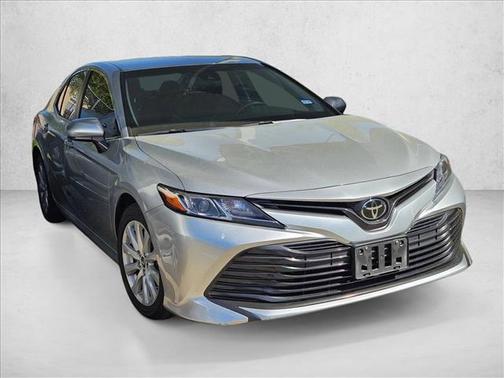 Celestial Silver Metallic 2018 Toyota Camry LE