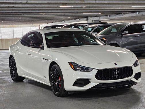 Bianco 2021 Maserati Ghibli S GranSport