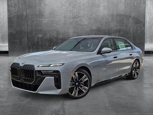 2025 BMW 740 i
