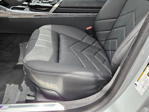 2025 BMW 740 i