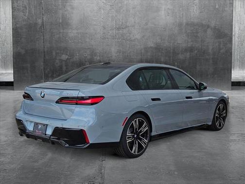 2025 BMW 740 i