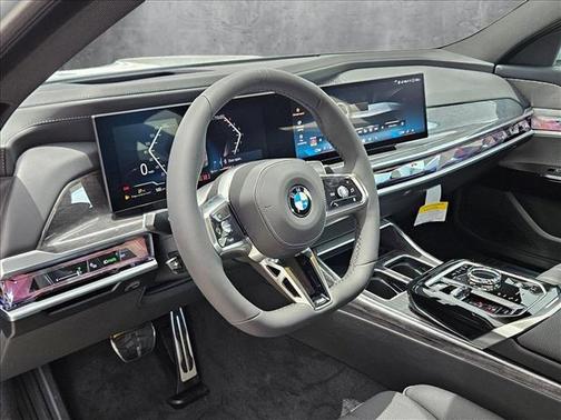2025 BMW 740 i