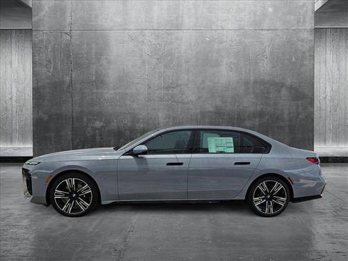 2025 BMW 740 i