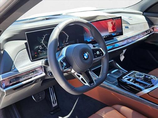 2025 BMW 740 i