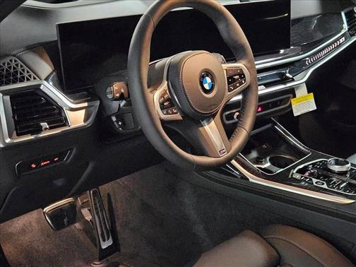 Skyscraper Grey Metallic 2027 BMW X7 xDrive40i