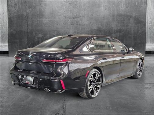 2025 BMW 740 i xDrive