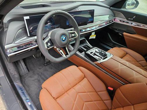 Dravit Grey Metallic 2026 BMW i7 eDrive50