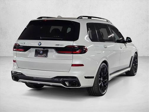 Mineral White Metallic 2026 BMW X7 xDrive40i