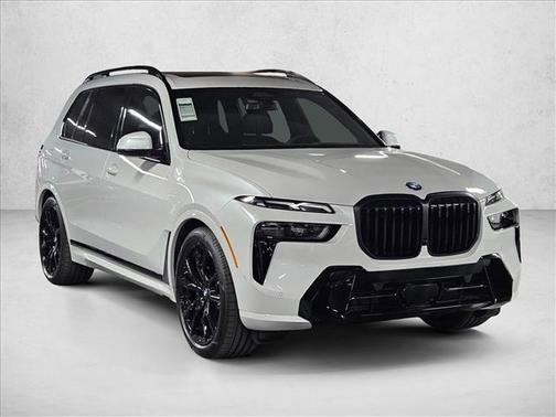 Mineral White Metallic 2026 BMW X7 xDrive40i