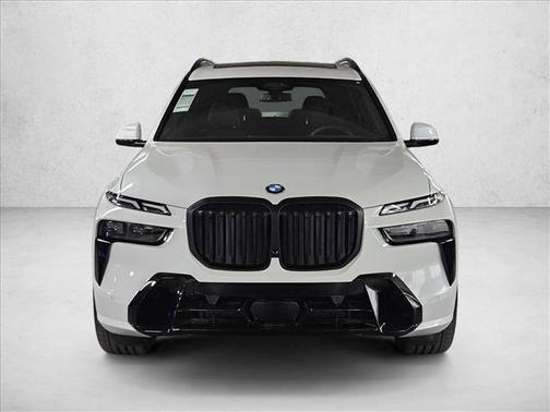 Mineral White Metallic 2026 BMW X7 xDrive40i