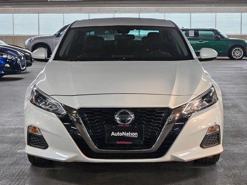 2021 Nissan Altima SR FWD