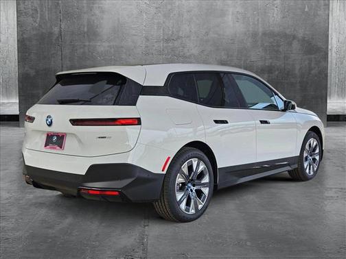 2025 BMW iX xDrive50