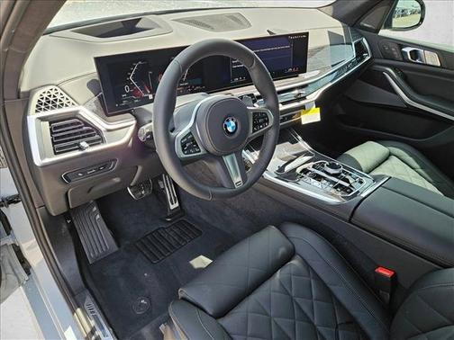 Brooklyn Grey Metallic 2027 BMW X7 xDrive40i