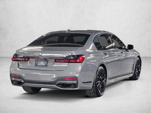 2022 BMW 740 i