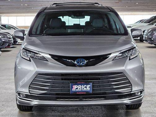 Celestial Silver Metallic 2022 Toyota Sienna Limited