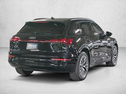 Mythos Black Metallic 2024 Audi Q8 e-tron Prestige