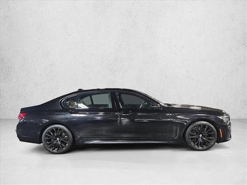 2022 BMW 740 i