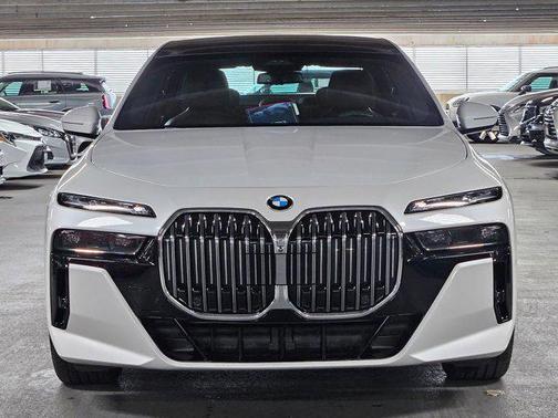 2023 BMW 740 i
