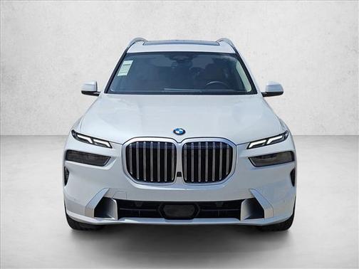 Mineral White Metallic 2027 BMW X7 xDrive40i
