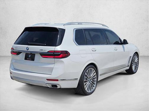 Mineral White Metallic 2027 BMW X7 xDrive40i