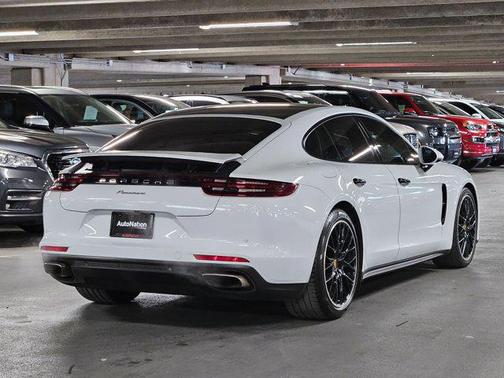 2018 Porsche Panamera 4