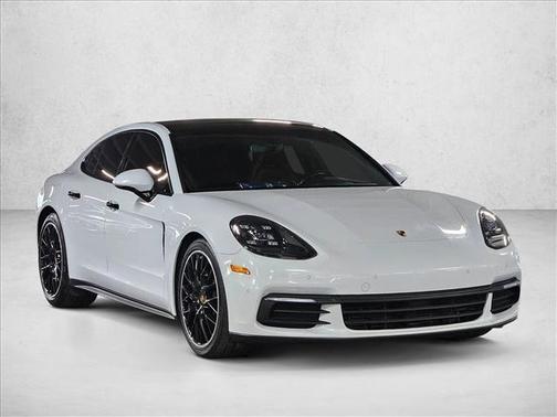 2018 Porsche Panamera 4