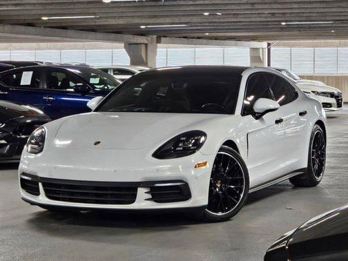 2018 Porsche Panamera 4