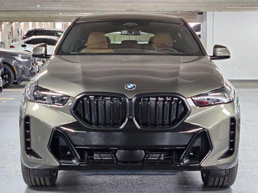 Manhattan Green Metallic 2027 BMW X6 xDrive40i