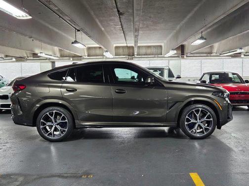 Manhattan Green Metallic 2027 BMW X6 xDrive40i