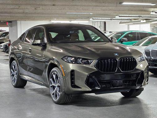 Manhattan Green Metallic 2027 BMW X6 xDrive40i